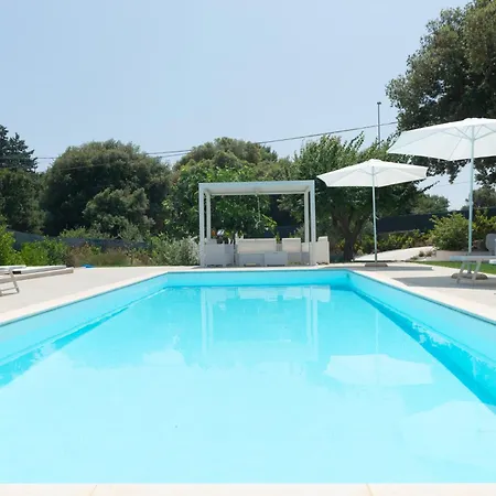 Dei Monti With Exclusive Pool * チステルニーノ
