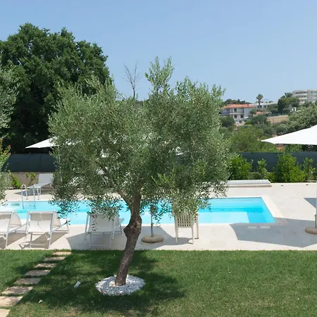 Dei Monti With Exclusive Pool チステルニーノ